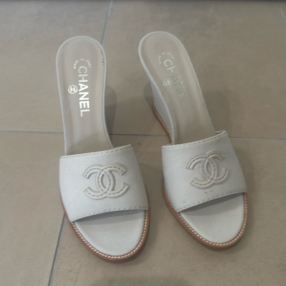 Chanel women’s beige, tweed clogs/mules. Size 39, excellent condition - Picture 1 of 7